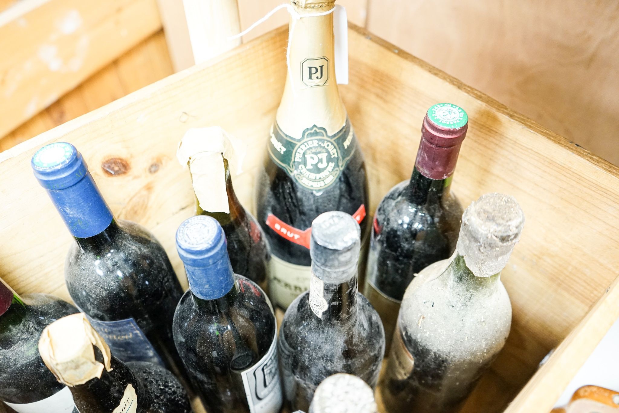 Assorted wines, port and champagne, 11 bottles